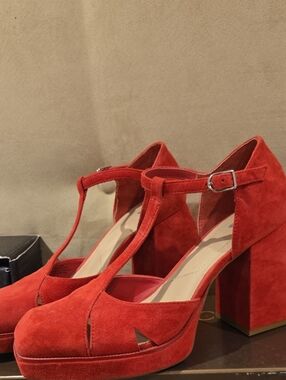 GB red T-Strap Block Heel Platform Pumps